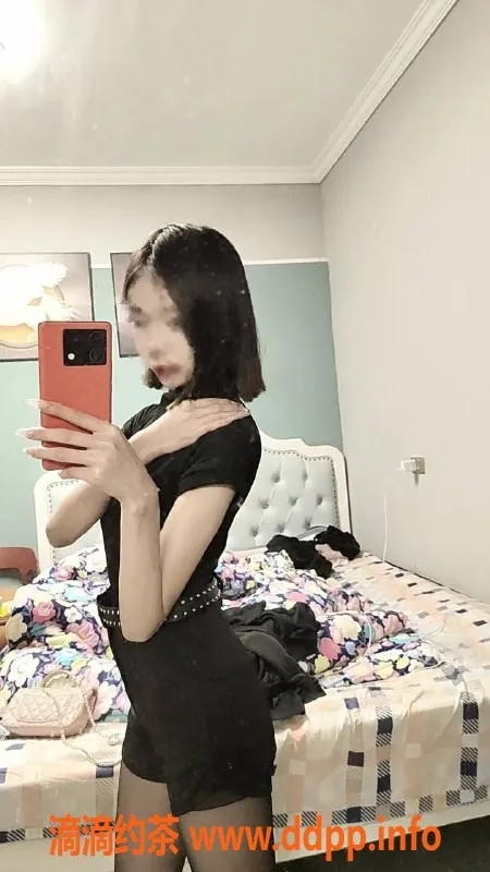 成都楼凤-成都小蝴蝶19岁，163cm，78斤，600元三件套服务