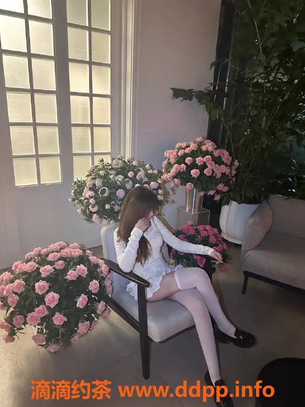 深圳楼凤资源信息,龙岗小妍，1000元嫩妹服务，舌吻不容错过