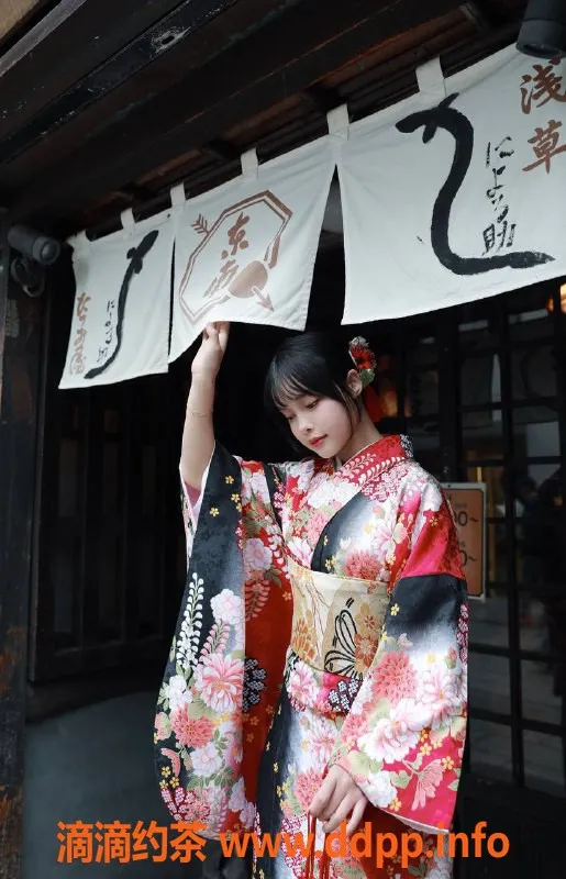 深圳楼凤-南山贝贝，舌吻陪浴1800元起