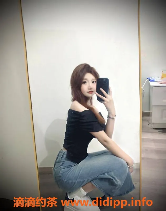 杭州上门服务-小雅邻家妹妹165身高85斤，甜美制服伴浴服务