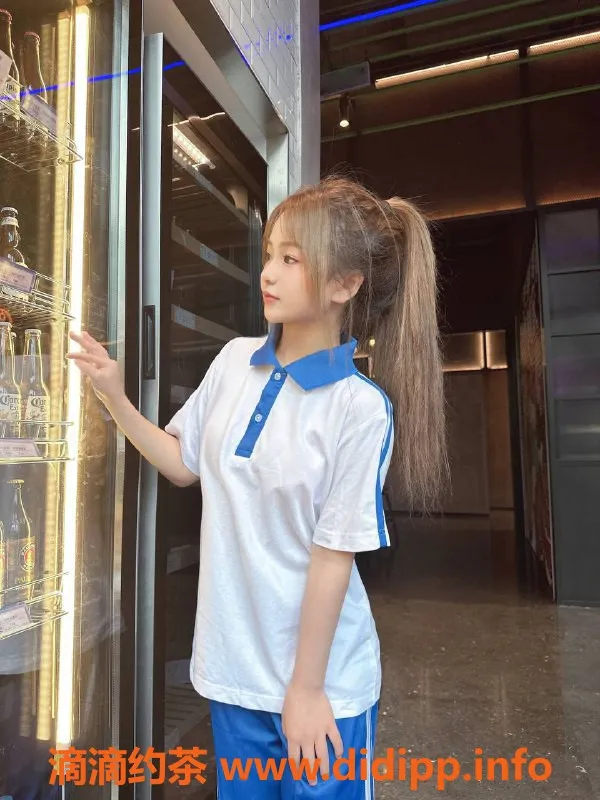 深圳楼凤-龙华晶晶，舌吻69陪浴，千元起