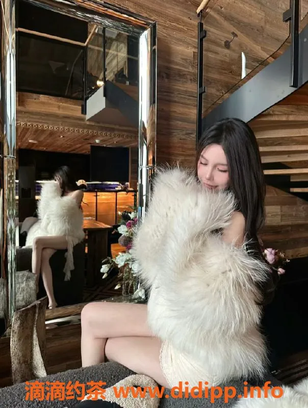 杭州楼凤-妍妍：22岁高颜值美眉，171cm身高，1000元体验激情服务