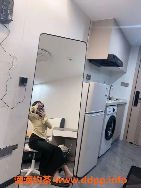 深圳楼凤-龙岗小雪，亲密服务900起，视频验证