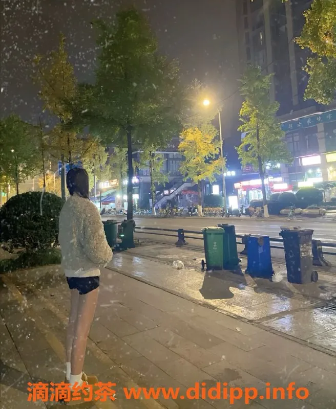 成都楼凤-成华区思彤 18岁清纯美眉 身高161 价格6