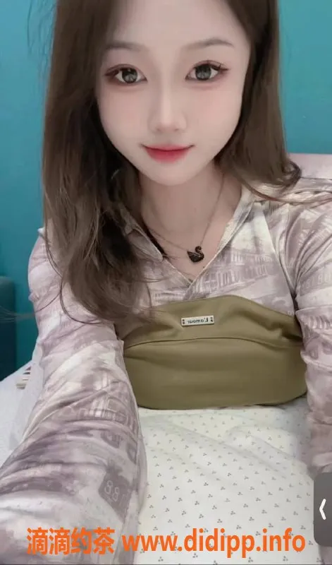 长沙楼凤-雨花区20岁小荷，165cm身材，6p 9pp女友服务