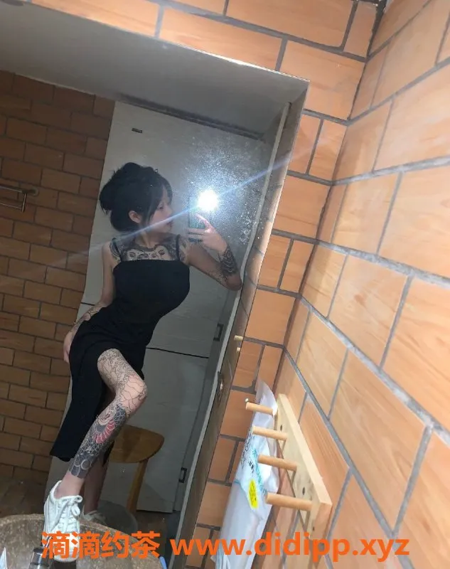 成都楼凤-成都小贝，17岁娇小排骨精，600元一次服务