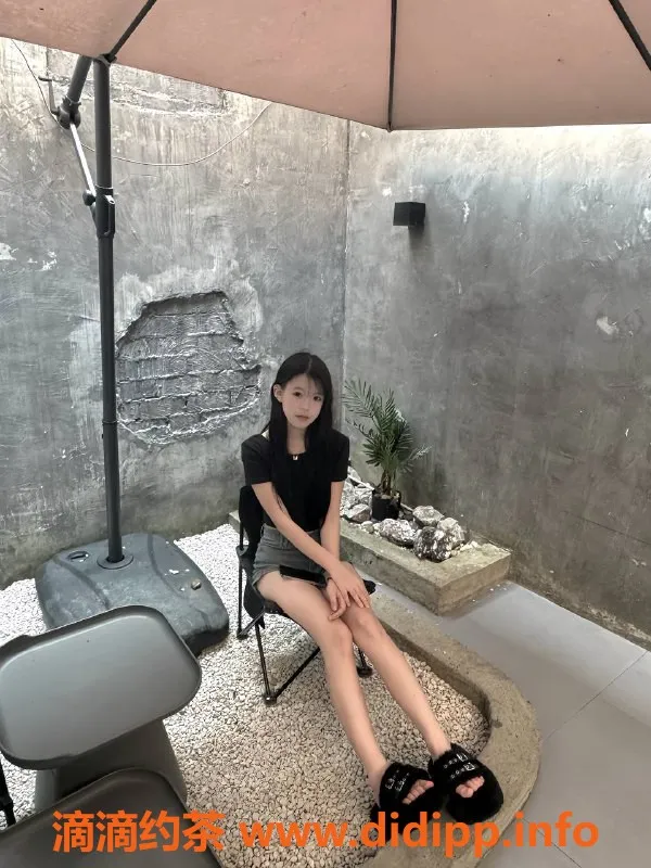 深圳楼凤资源信息,龙华萱萱，800元体验精致服务！