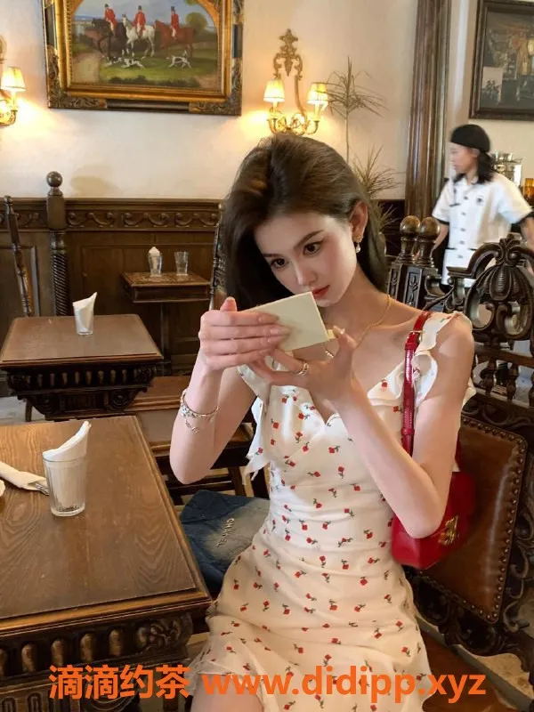 深圳楼凤-南山CC，1000元/小时，超值体验等你来！