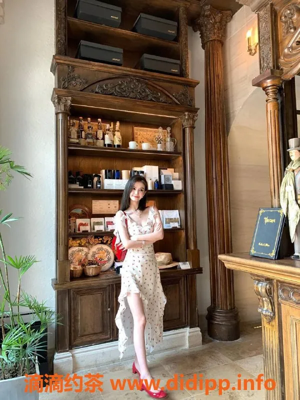 深圳楼凤-南山CC，1000元/小时，超值体验等你来！