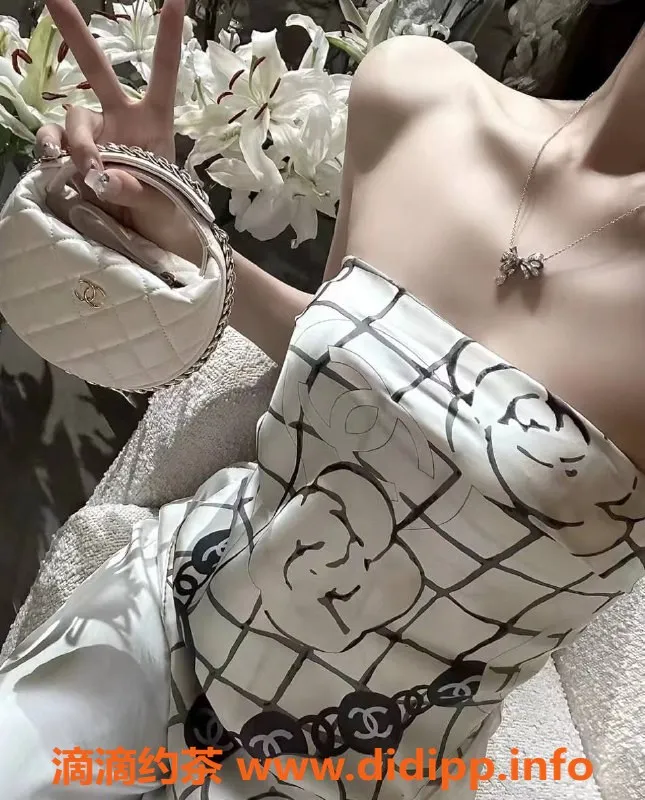 上海楼凤-静安杨盈盈：171长腿、36C大胸，1400元开启快乐时光