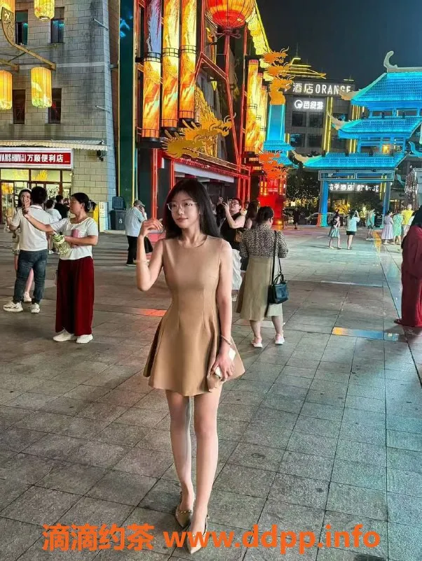 深圳楼凤-福田悠悠 1000元起 舌吻、口爆、鸳鸯浴服务