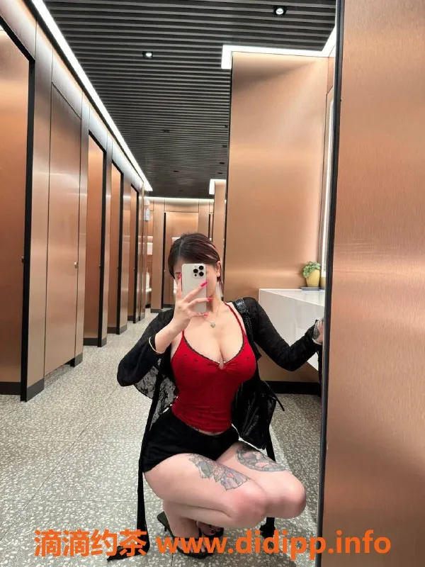 深圳楼凤-深圳南山小爱，23岁大胸美女，千五档服务