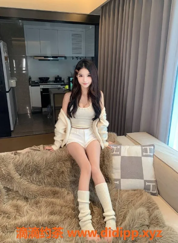 深圳楼凤资源信息,福田菜菜，1200元课费，私聊了解更多！