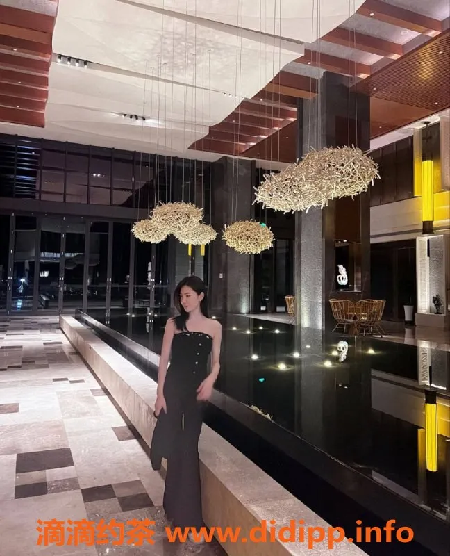 深圳楼凤-龙岗小雅体验评测，1500元起的诱惑