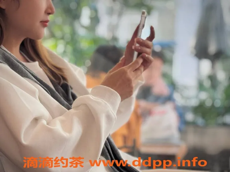 深圳楼凤-宝安琳宝，700元精致服务，制服诱惑尽享