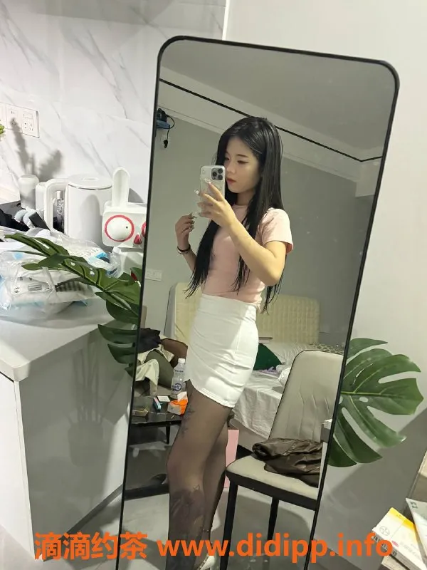 广州楼凤-天河嫩妹思瑶 视频验证 700元/1