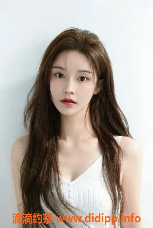 深圳楼凤资源信息,南山雨馨，800元深喉胸推服务，值得一试！