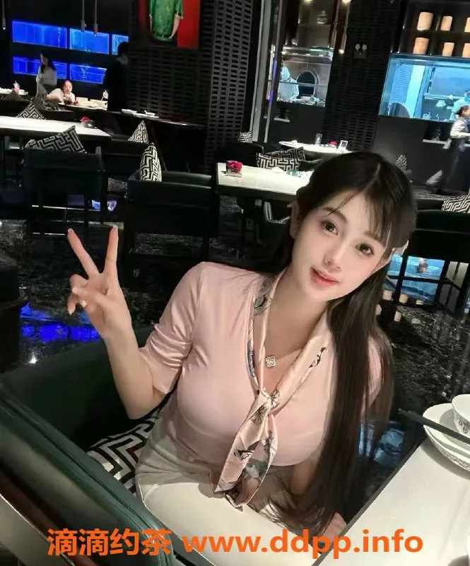 杭州楼凤-滨江区小黄，168cm大胸，1200起陪浴服务