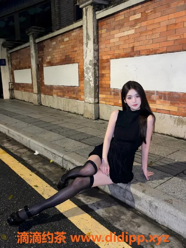 杭州楼凤-雅琳，170cm前凸后翘性感美腿，1000元体验热情服务