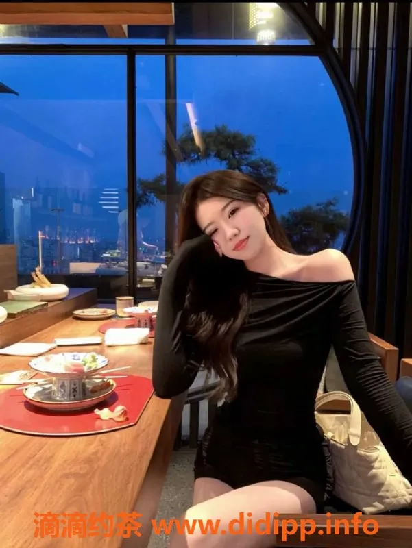 深圳楼凤-南山伊涵，课费P800，舌吻服务精彩体验