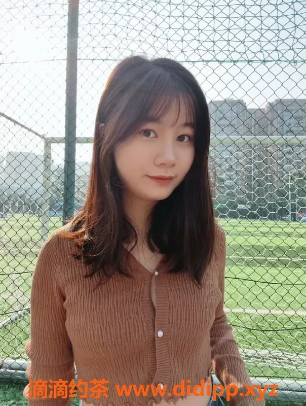 成都楼凤资源信息,成都18岁嫩妹晓晓，100斤巨乳，400元体验