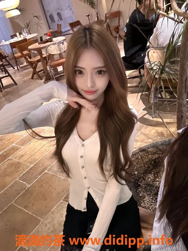 广州楼凤-张诗曼，天河御姐，25PP夜课服务等你来体验！