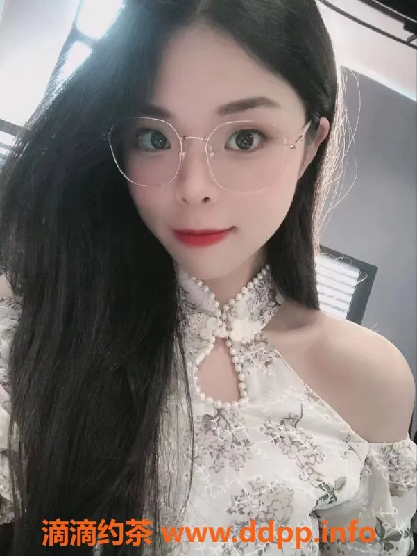 杭州楼凤-上城19岁诗诗，163高，95重，包夜4800