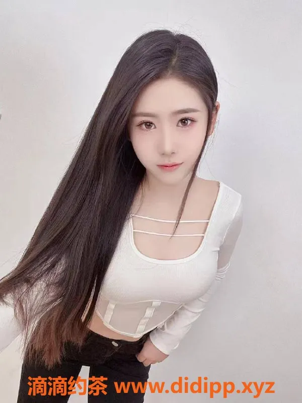 深圳楼凤-龙岗糖宝，800元舌吻制服服务，满足你所有幻想！