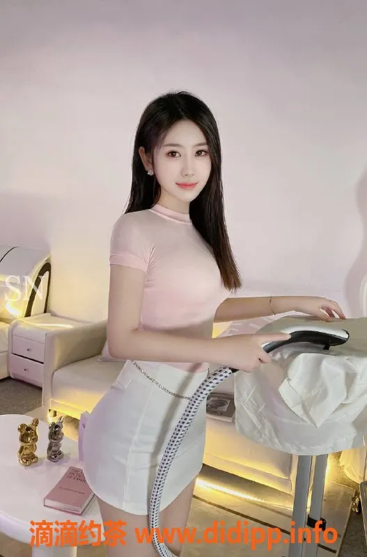 深圳楼凤资源信息,龙岗糖宝，800元舌吻制服服务，满足你所有幻想！