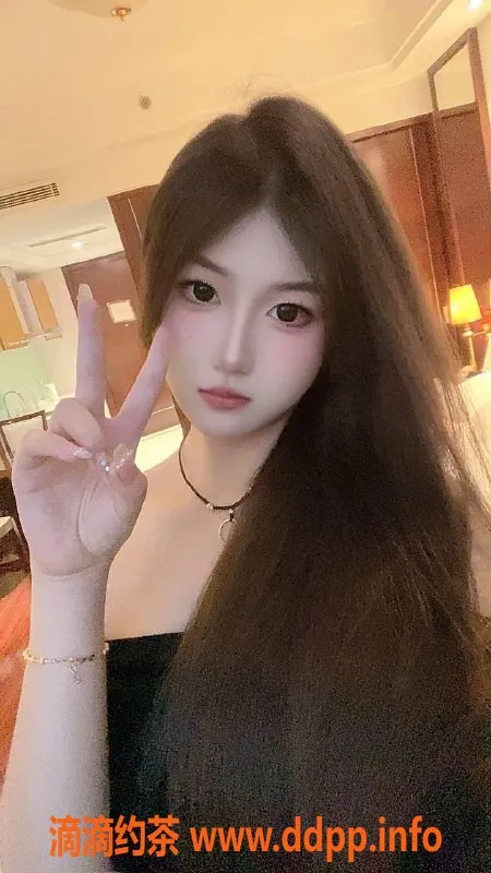 长沙楼凤-雨花区嫩妹二二，19岁长腿丝袜美腿等你来约！