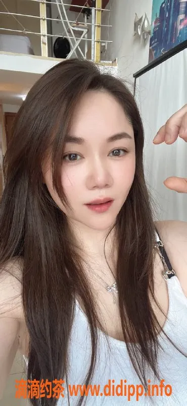 深圳楼凤-龙岗七七：800元起 舌吻69制服女