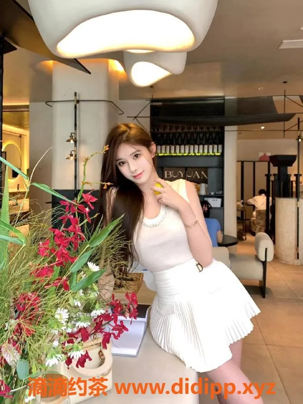 深圳楼凤-香奈儿，南山美女，1288起，制服野战等服务等你来享！