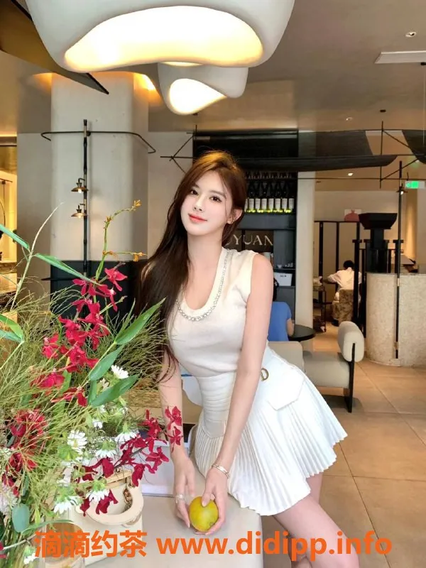 深圳楼凤-香奈儿，南山美女，1288起，制服野战等服务等你来享！