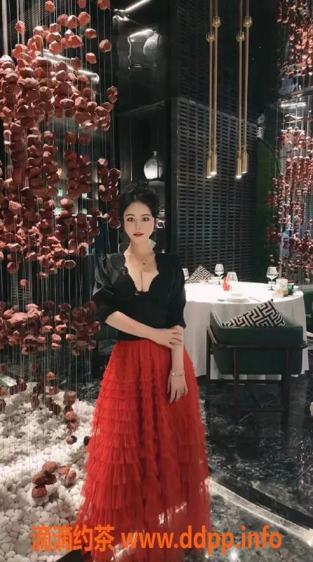 杭州楼凤-滨江E胸小不点，167cm白皙美女，1500元起