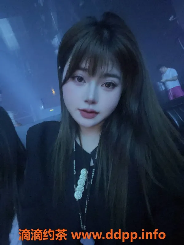 深圳楼凤-南山童童，900元出足交、乳交服务