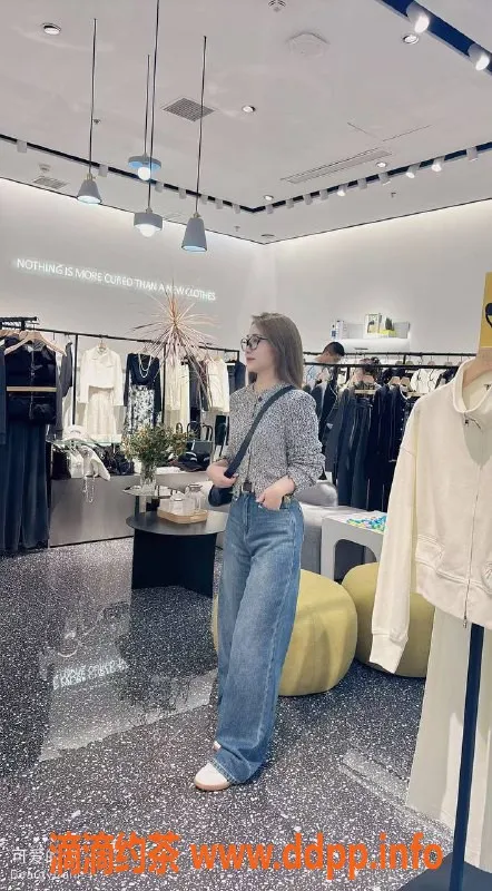 杭州上门服务-西湖区芷芷，160cm96斤，包夜2800不限时