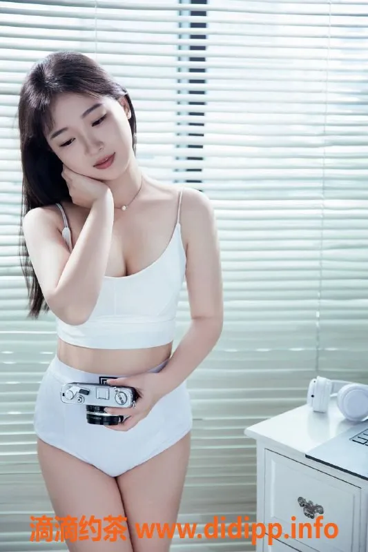 杭州楼凤-杭州婷婷，19岁，身材绝美，800元起服务