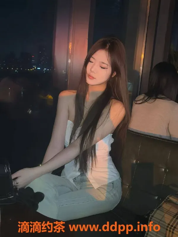 深圳楼凤-福田小公主芊阡👸，1200元享双飞车震服务