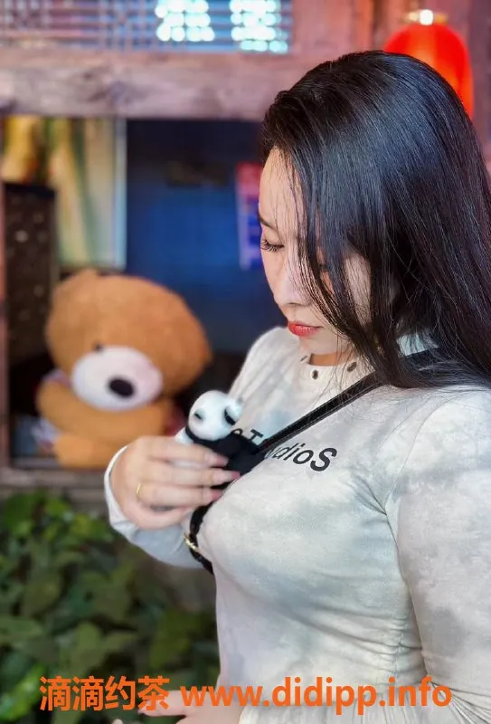 杭州楼凤资源信息,上城区小爱，大胸38D，165cm，69互舔，享受欲仙体验