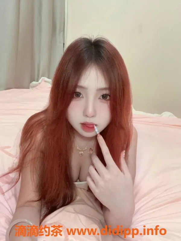 深圳楼凤-龙华曼曼，900元享口爆与足交服务