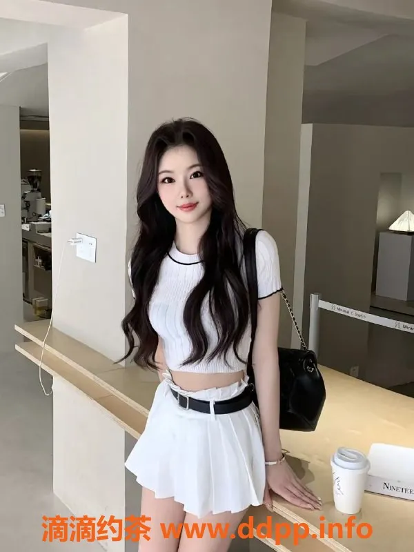 广州楼凤-天河杨钰莹，8P大胸御姐，双飞服务等你来体验！