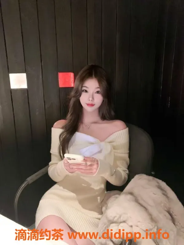 广州楼凤-天河杨钰莹，8P大胸御姐，双飞服务等你来体验！