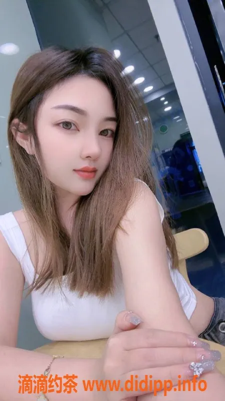 杭州楼凤-余杭区佳佳，160cm 50kg 36C，新人服务超贴心