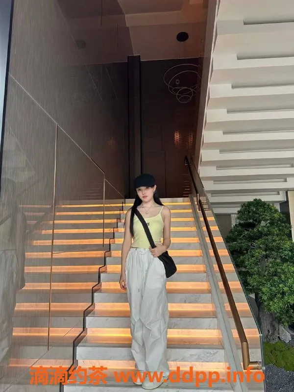 深圳楼凤-龙华青青，千元档嫩妹，超值1800PP！