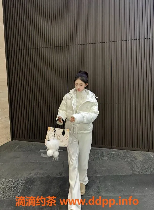 广州楼凤-天河夏浅浅，课程900元，私聊预约