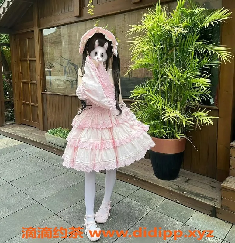 成都楼凤-16岁小梦，160身高，D罩杯，萌妹服务700元起