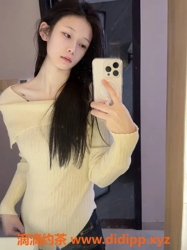 杭州楼凤-余杭区小小，165CM B罩杯，身材姣好，课费实惠