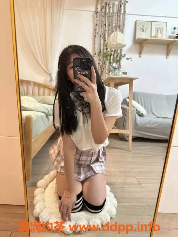 成都楼凤资源信息,成都嫩妹可乐，21岁，身高165，服务超赞