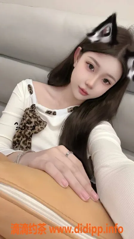 广州楼凤-天河嫩妹夏浅浅，900p服务，长腿诱惑！