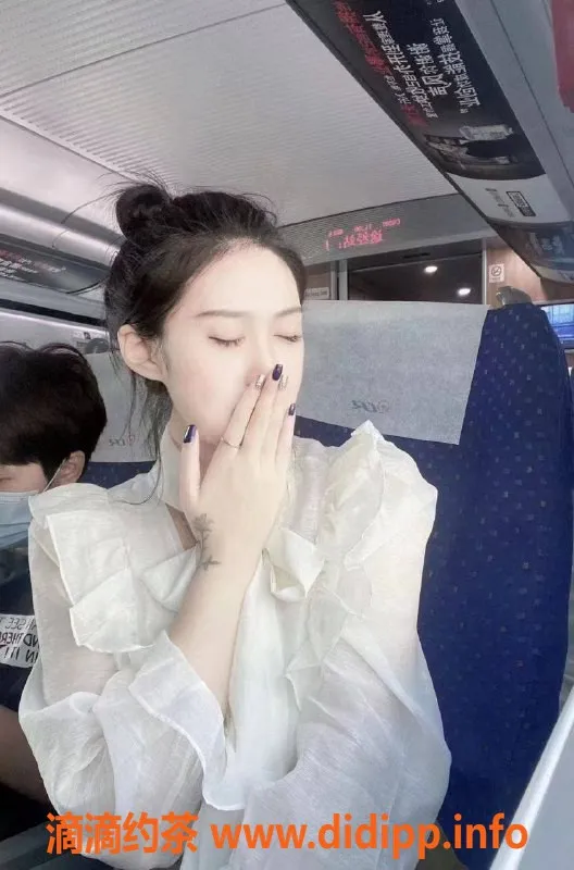 杭州上门服务-上城区灵儿，21岁川妹子，168cm，105斤，服务热情